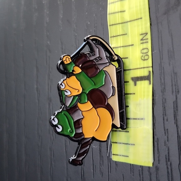 Frog and Toad Pin - Picture 4 of 4